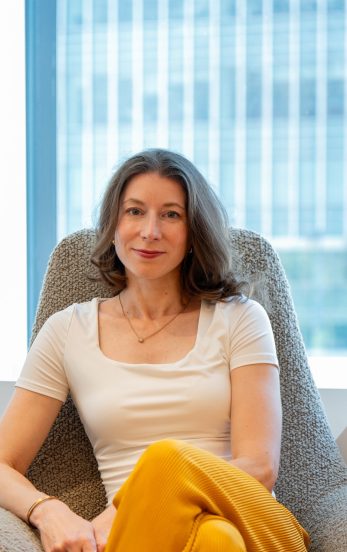 Hungarian-speaking therapist Linda Kralovics providing integrative counselling in London